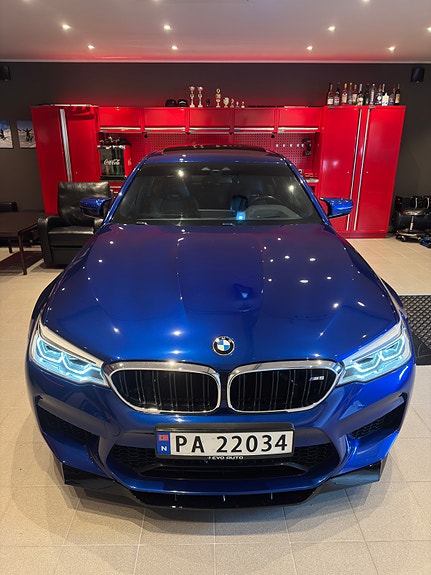 BMW M5 2 of 5