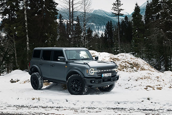 Ford Bronco 3 of 5