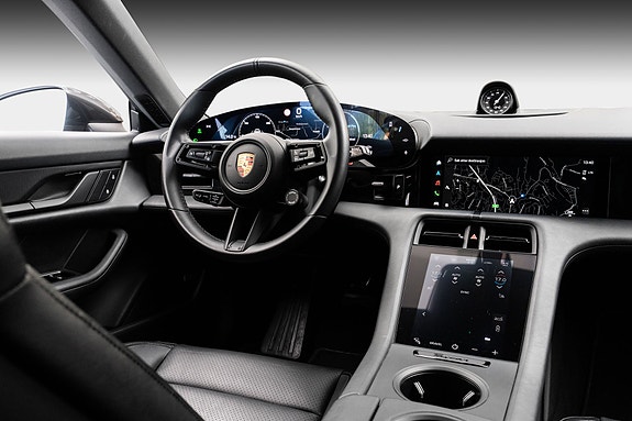 Porsche Taycan Cross Turismo 15 of 30