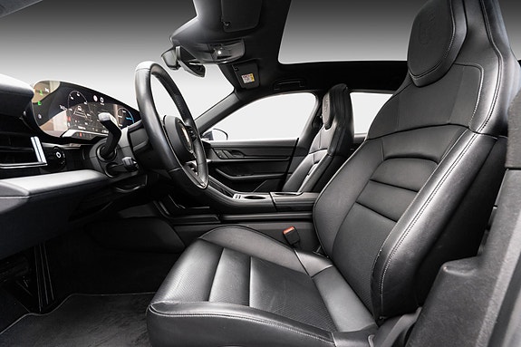 Porsche Taycan Cross Turismo 17 of 30