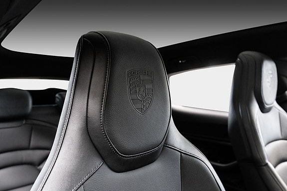 Porsche Taycan Cross Turismo 28 of 30