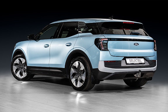 Ford Explorer 2 of 5