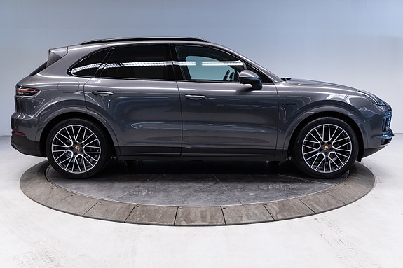 Porsche Cayenne 5 of 5