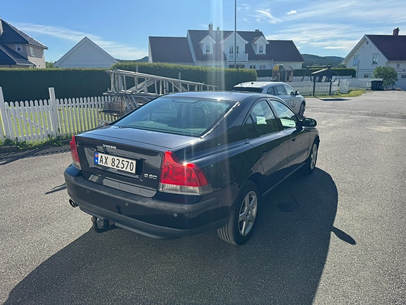 Volvo S60 4 of 5