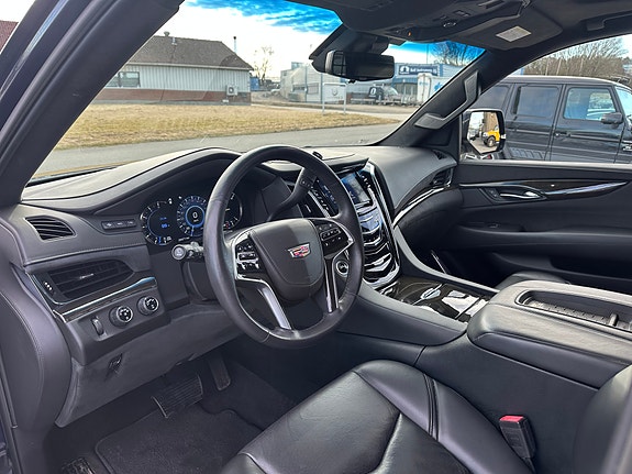 Cadillac Escalade 15 of 30