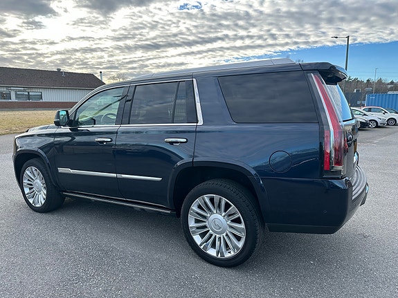 Cadillac Escalade 12 of 30