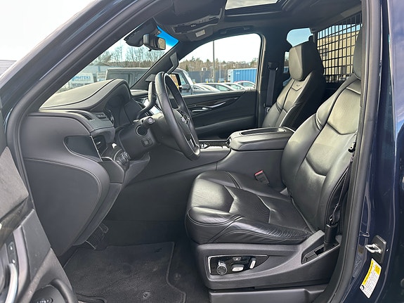 Cadillac Escalade 17 of 30