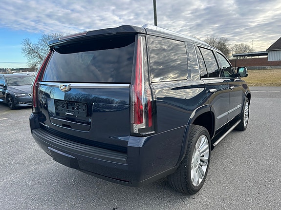 Cadillac Escalade 10 of 30