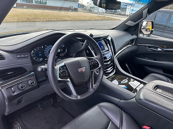 Cadillac Escalade 14 of 30
