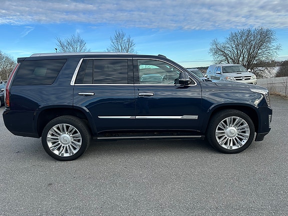 Cadillac Escalade 9 of 30