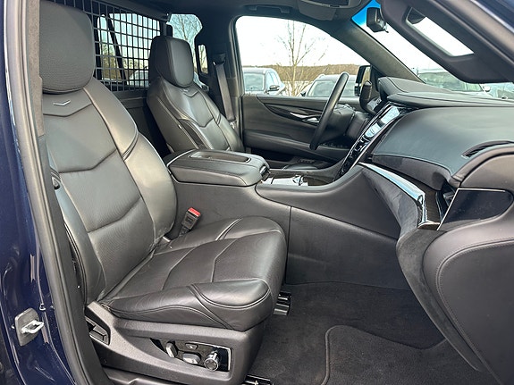 Cadillac Escalade 21 of 30