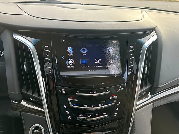 Cadillac Escalade 28 of 30