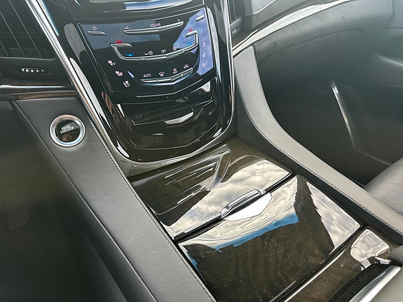 Cadillac Escalade 26 of 30