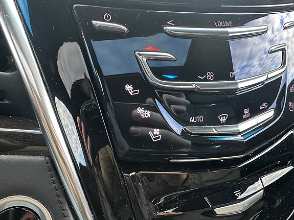 Cadillac Escalade 27 of 30