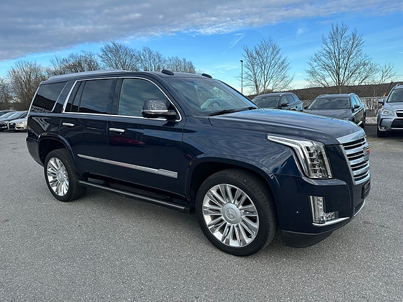 Cadillac Escalade 7 of 30