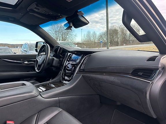 Cadillac Escalade 23 of 30
