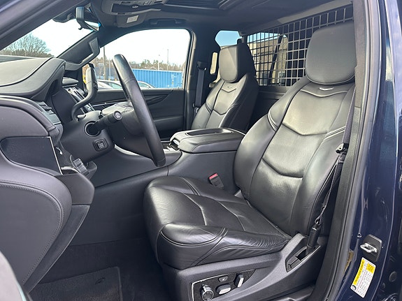 Cadillac Escalade 19 of 30