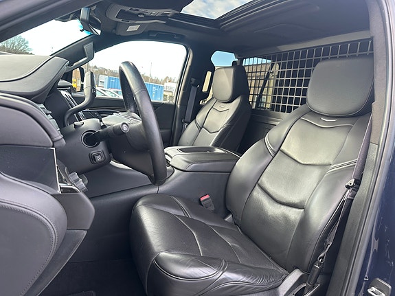 Cadillac Escalade 18 of 30