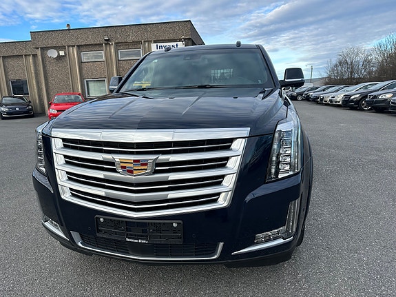 Cadillac Escalade 3 of 30