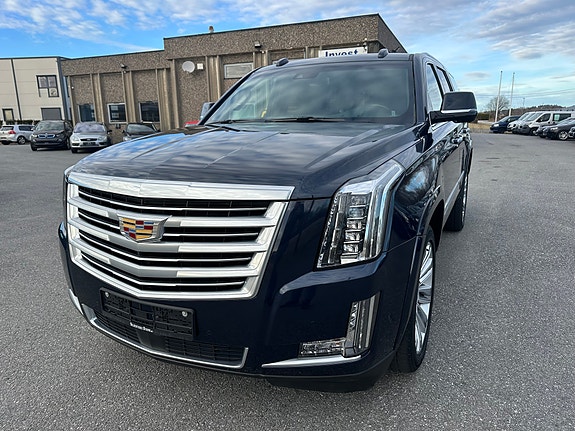 Cadillac Escalade 2 of 30