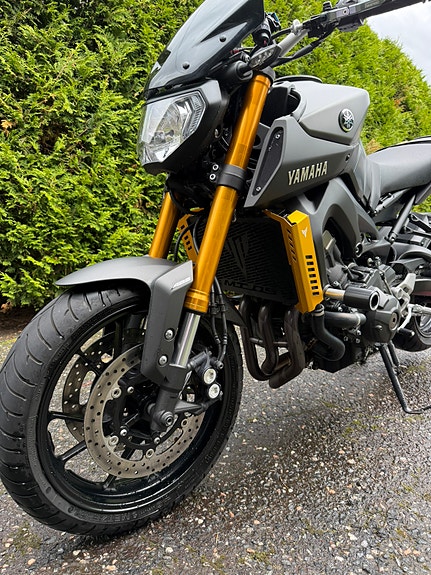 Yamaha MT-09 8 of 16