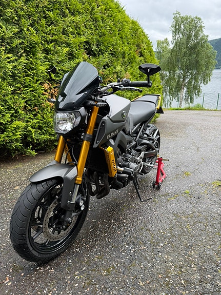 Yamaha MT-09 2 of 16