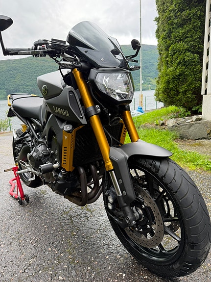 Yamaha MT-09 11 of 16