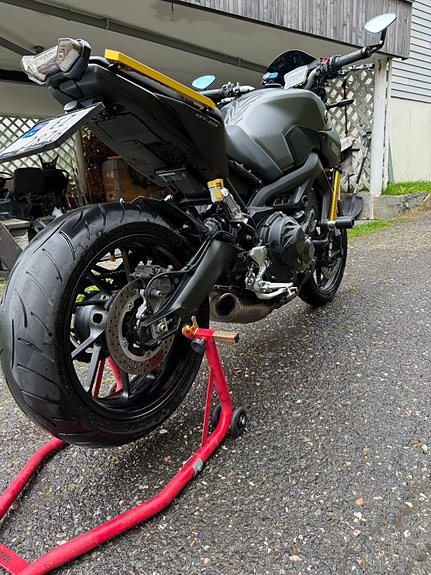 Yamaha MT-09 6 of 16