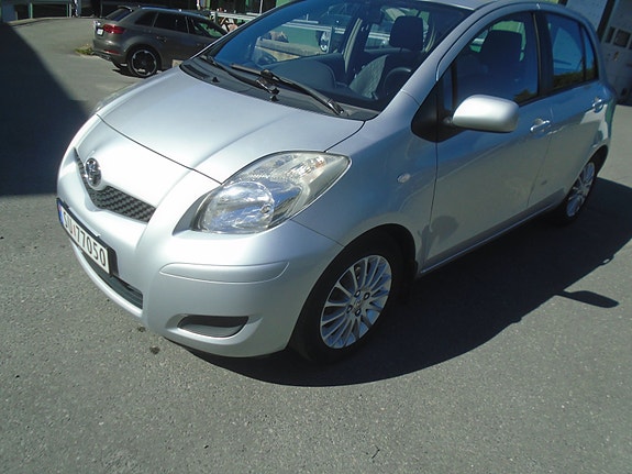 Toyota Yaris 4 of 5