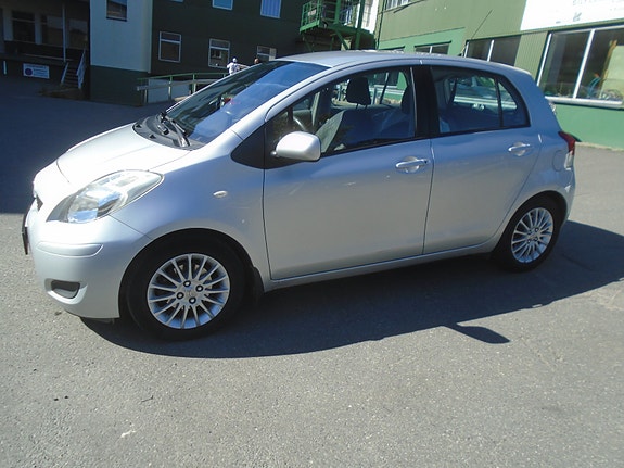Toyota Yaris 5 of 5