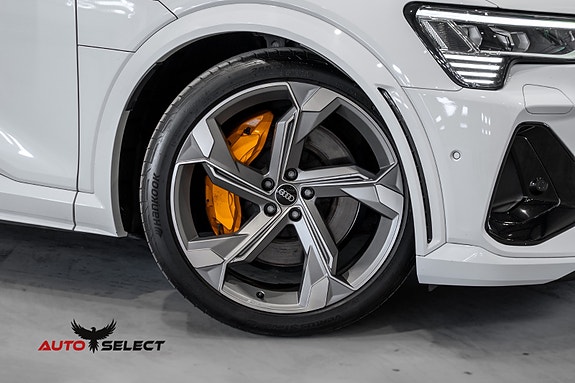 Audi e-tron S 4 of 5