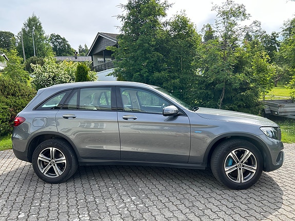 Mercedes-Benz GLC350 e 2 of 5