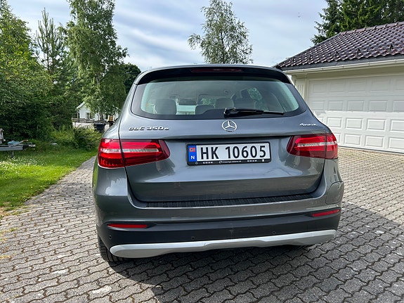 Mercedes-Benz GLC350 e 4 of 5