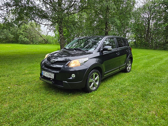 Toyota Urban Cruiser 3 of 5
