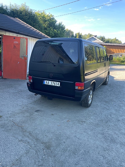 Volkswagen Multivan 3 of 5