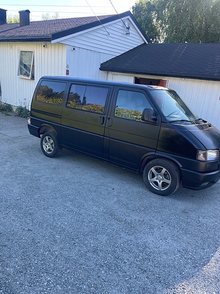 Volkswagen Multivan 2 of 5