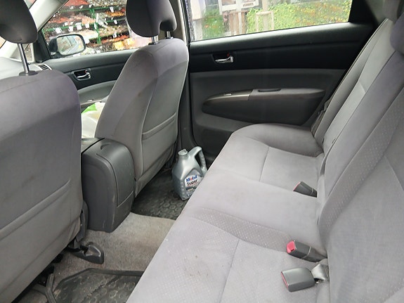 Toyota Prius 4 of 5