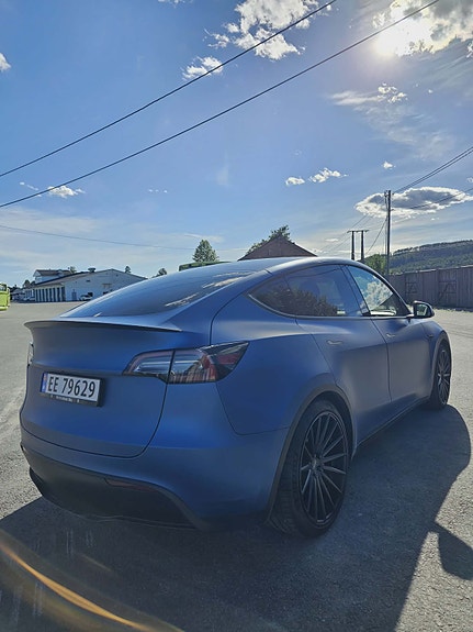 Tesla Model Y 5 of 5