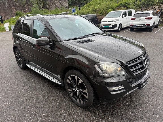 Mercedes-Benz ML280 4 of 5