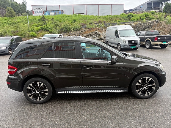 Mercedes-Benz ML280 5 of 5