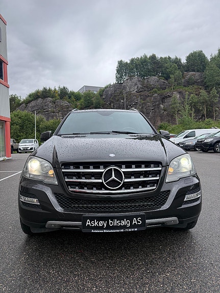 Mercedes-Benz ML280 3 of 5