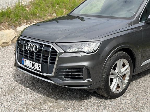 Audi Q7 2 of 5