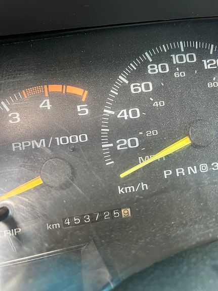 Chevrolet Suburban 3 of 5