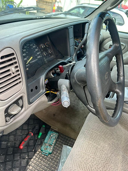 Chevrolet Suburban 2 of 5