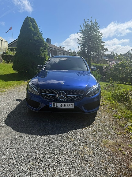 Mercedes-Benz C350 3 of 5