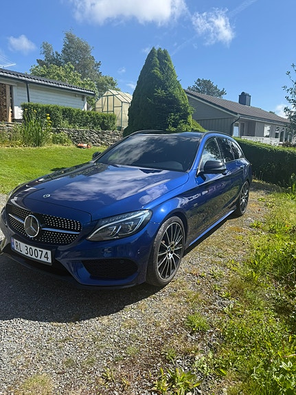 Mercedes-Benz C350 4 of 5