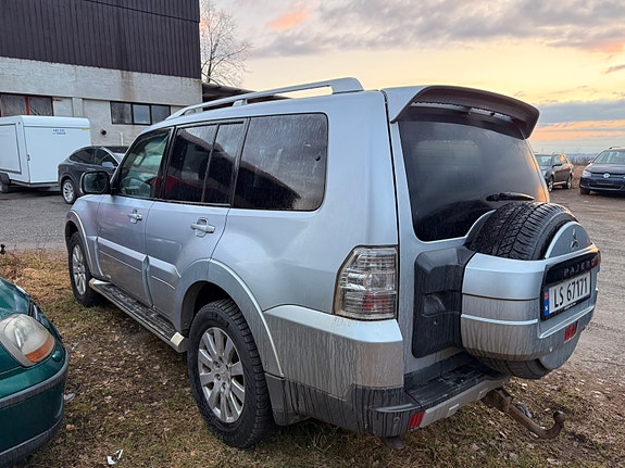 Mitsubishi Pajero 5 of 5