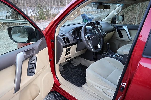 Toyota Land Cruiser 12 of 25