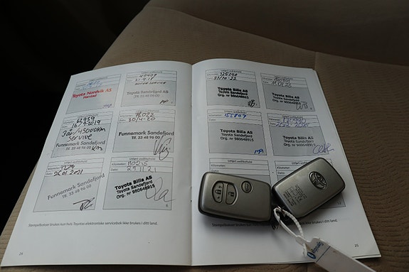 Toyota Land Cruiser 25 of 25