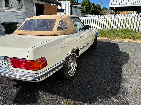 Mercedes-Benz 450 SL 2 of 5